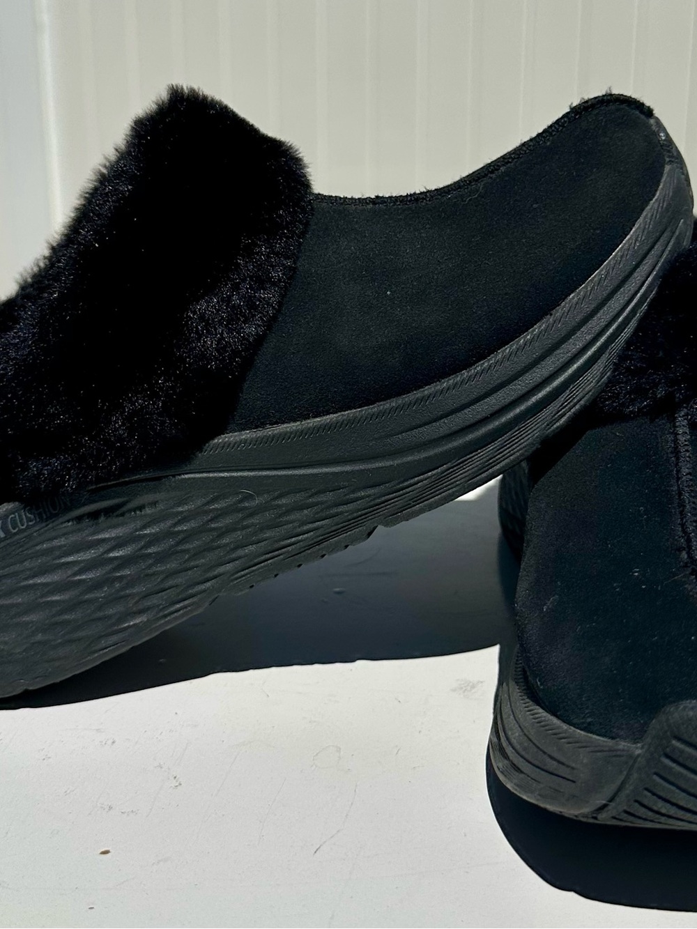 Skechers Max Cushioning Snowy Summit Bootie or Slipper - Excellent Condition!